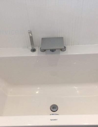 rénovation-complète-salle-de-bain-baigboire-robinet